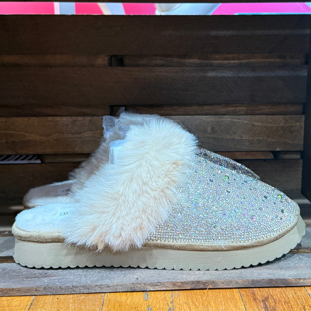 Single light glitter slip-on slipper with white fuzzy top and textured sole