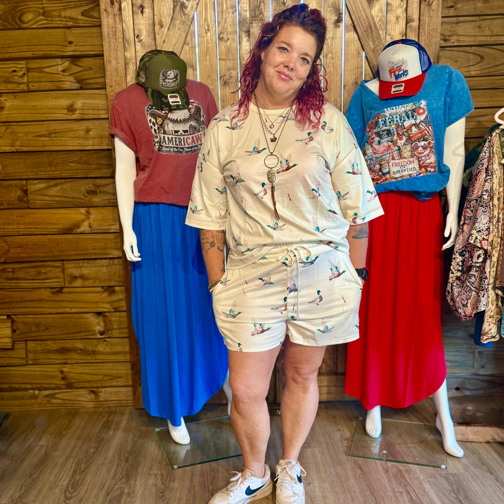Cream bird-print oversized tee and drawstring shorts set, short sleeves
